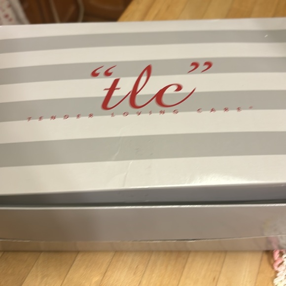 Beautiful wig TLC - Picture 9 of 9